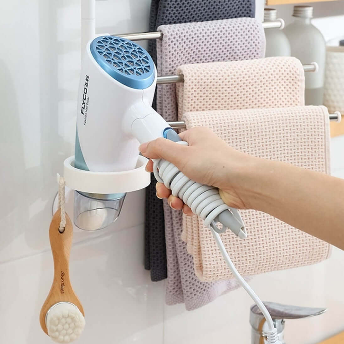 5u1 MULTIFUNKCIONALNI DRŽAČ PEŠKIRA